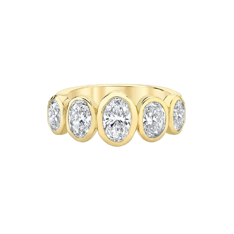 Men's Vintage Wedding Bands-Graduated Oval Diamond Band