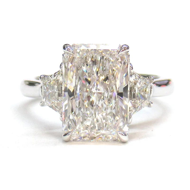 Round Diamond Engagement Rings-Radiant Cut Diamond Engagement Ring