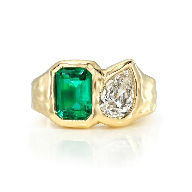 Personalized Couple’s Rings-Toi Et Moi River Emerald and Diamond Ring