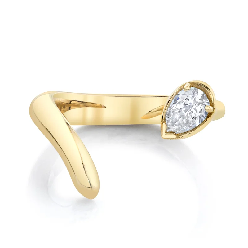 Trendy Gold Rings for Women-Solid Tusk Ring with Diamond Pear