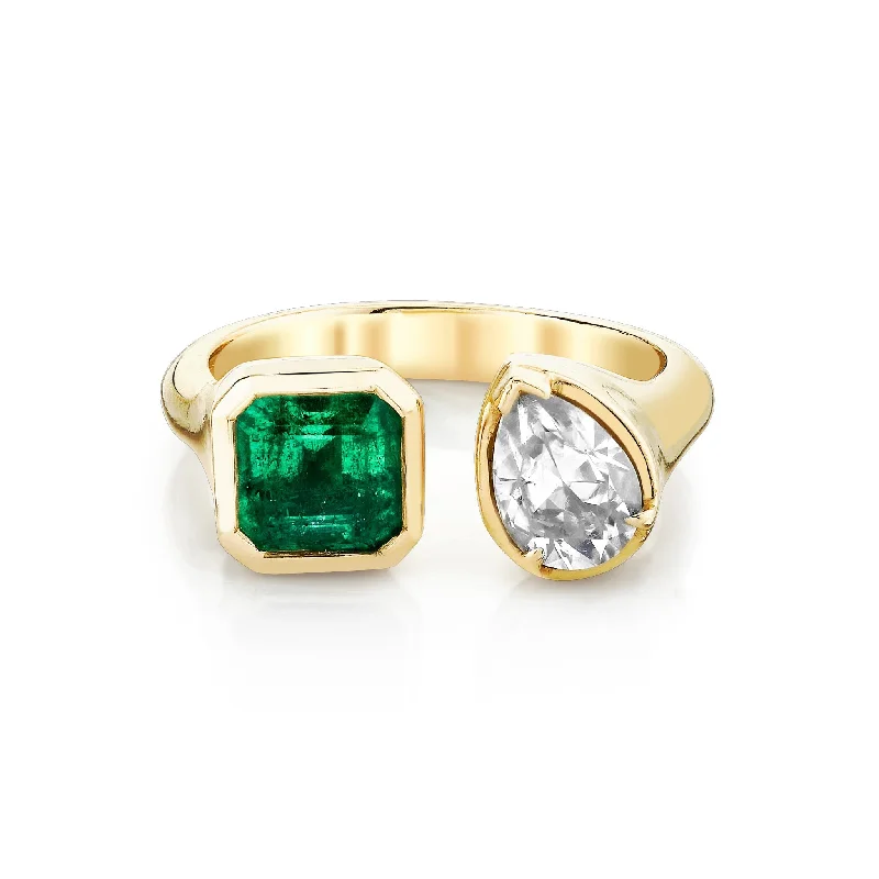 Luxury Wedding Bands-Toi et Moi Emerald & Diamond Ring